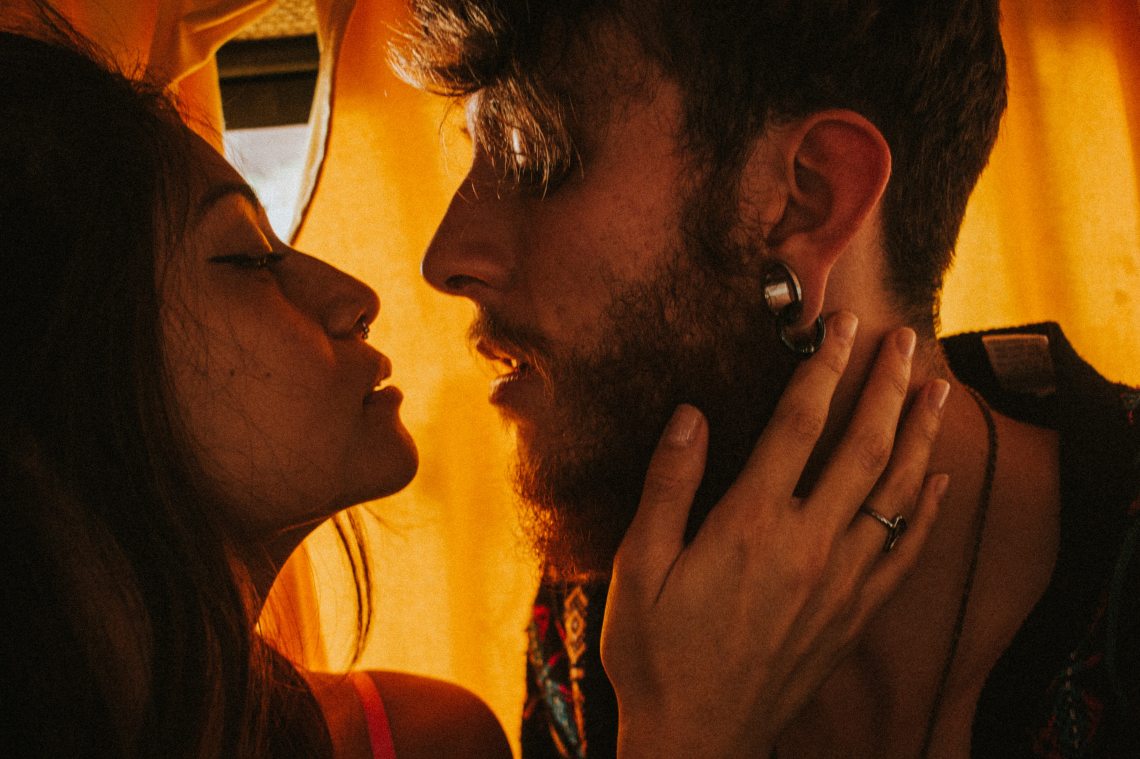 affection-close-up-couple-1949700